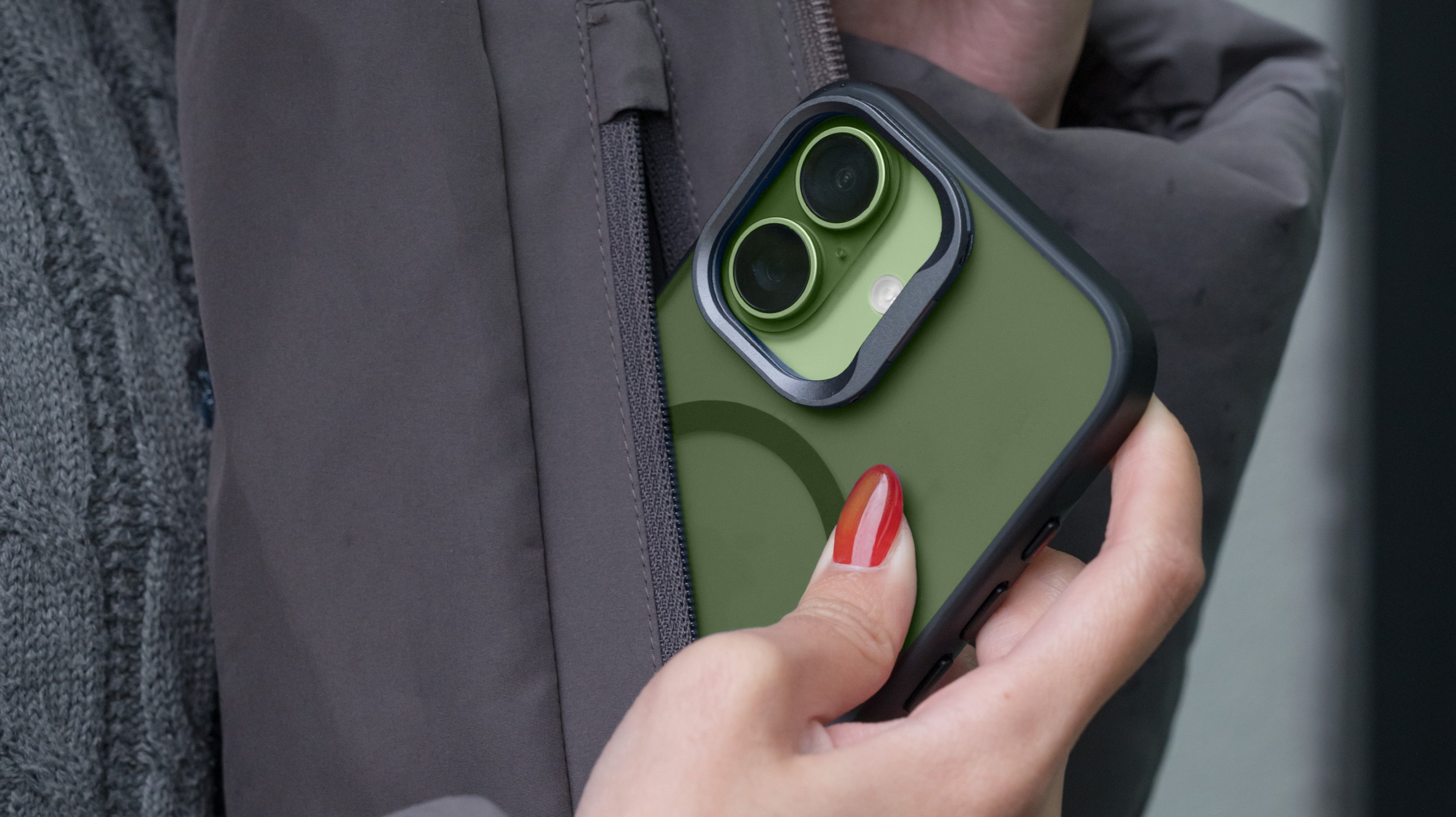 Add VIBRANCE™ to Your iPhone 17 with LOGiiX Accessories
