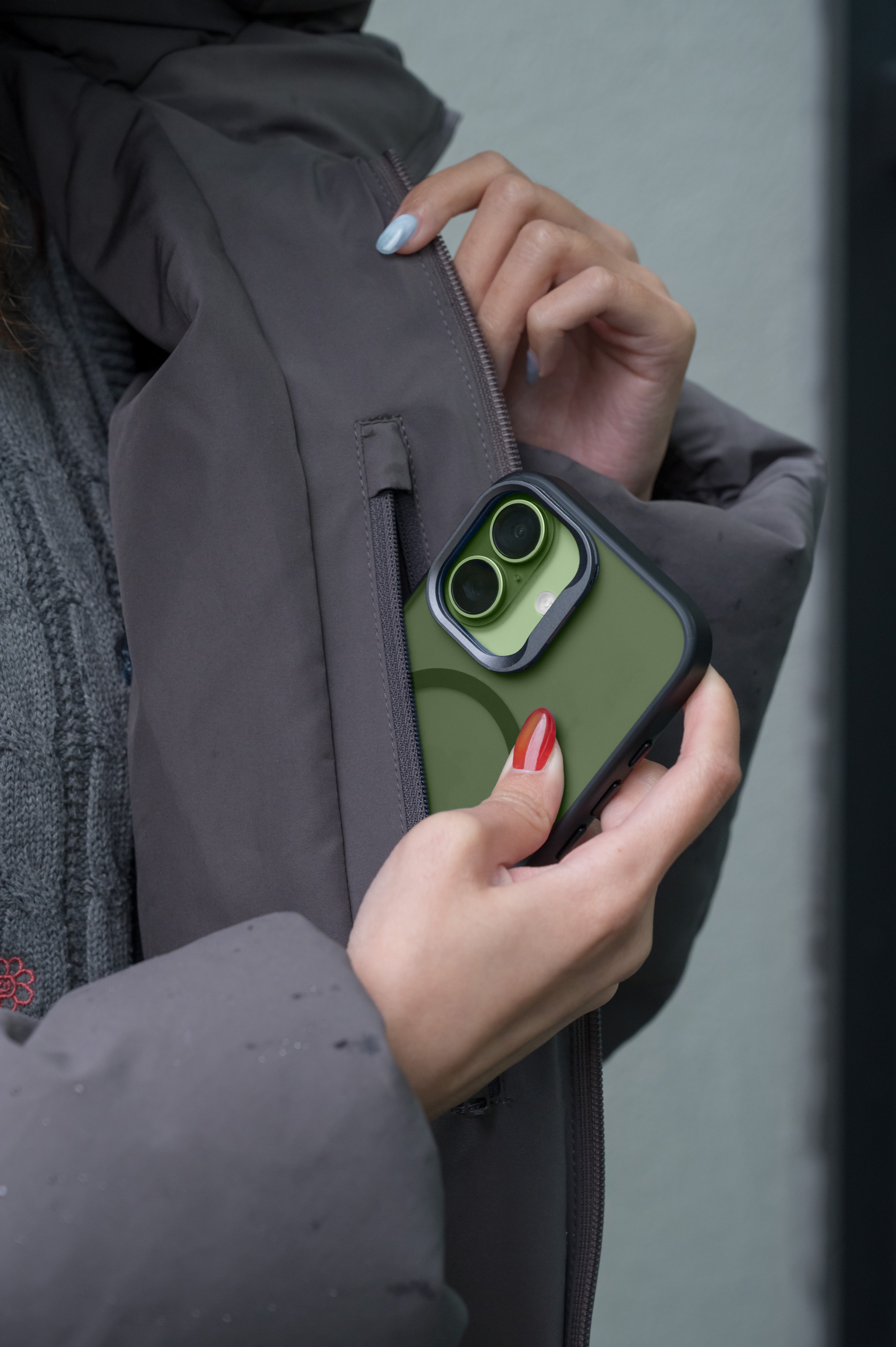 Add VIBRANCE™ to Your iPhone 17 with LOGiiX Accessories